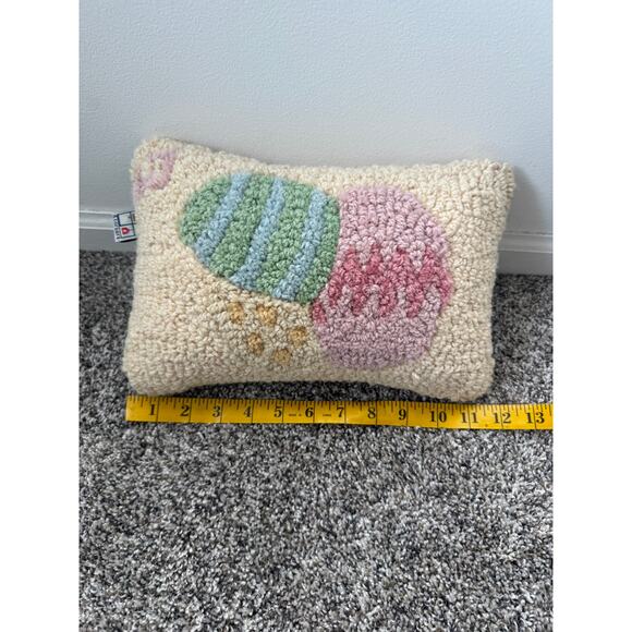 4 Corners Easter eggs hand hooked wool throw pillow - Picture 7 of 7